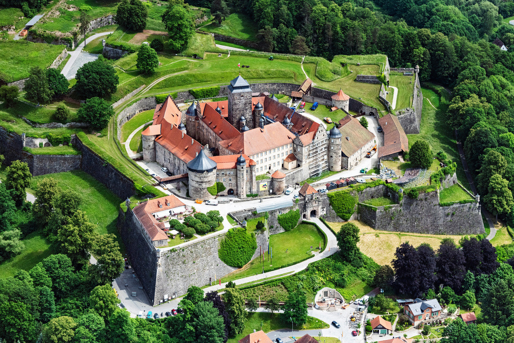 dr__0065551.jpg | KRONACH 15.06.2021 Burganlage der Veste " Festung Rosenberg Kronach " in Kronach im Bundesland Bayern, Deutschland. // Castle of the fortress " Festung Rosenberg Kronach " in Kronach in the state Bavaria, Germany. Foto: Daniel Reiter