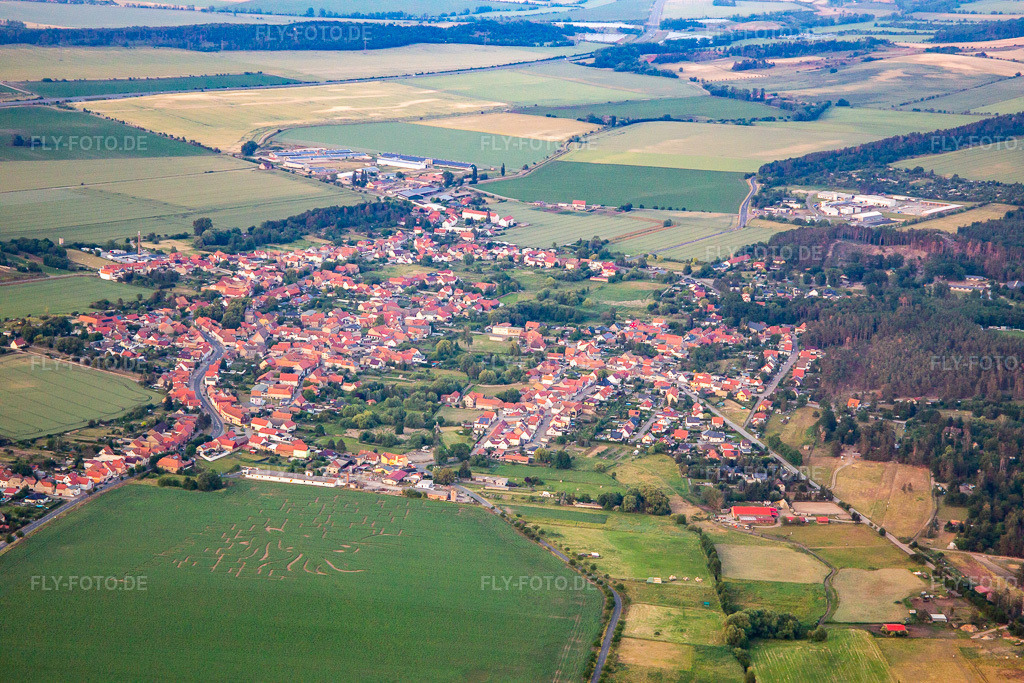 Luftbild: Ortsansicht von Westen im Ortsteil Westerhausen in Thale im Bundesland Sachsen-Anhalt in Deutschland. Foto: IMG_136622.jpg vom 17.06.2023 durch Werner Riehm/FLY-FOTO.de