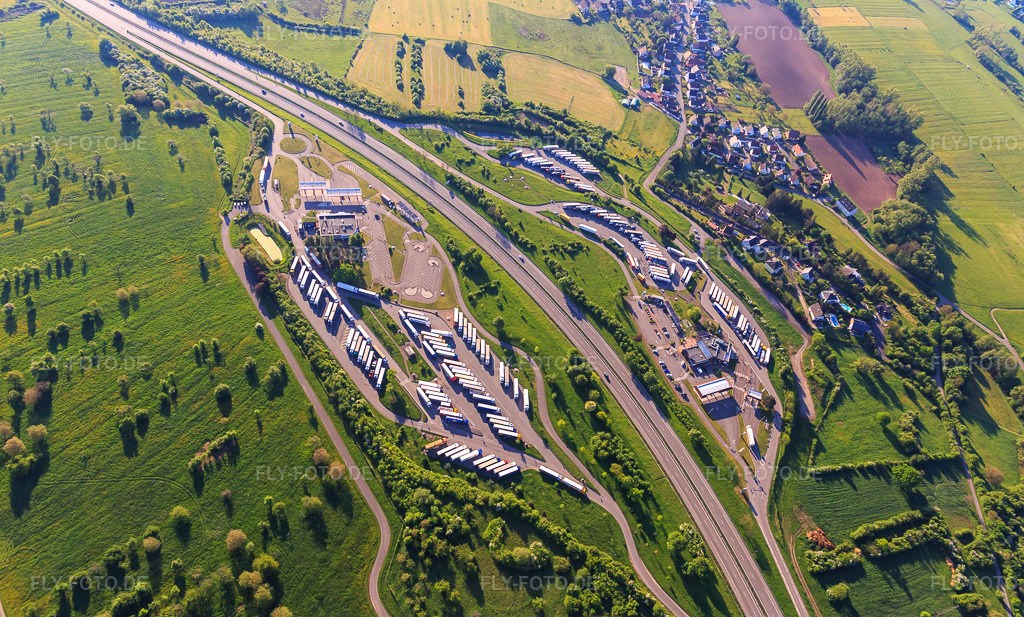 Luftbild: Autobahnratplatz Aire de Saverne Eckartswiller an der A4 in Eckartswiller im Bundesland Bas-Rhin in Frankreich. – Foto: IMG_145965.jpg vom 01.05.2025 durch Werner Riehm/FLY-FOTO.de – Auflösung des Originals: 5472 x 3295 px – WWW.AUTOROUTES.SANEF.COM