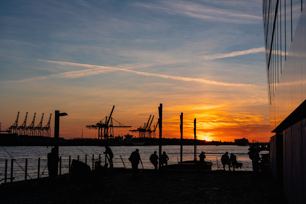 Sonnenuntergang am Dockland | hafenmomente - Realisiert mit Pictrs.com