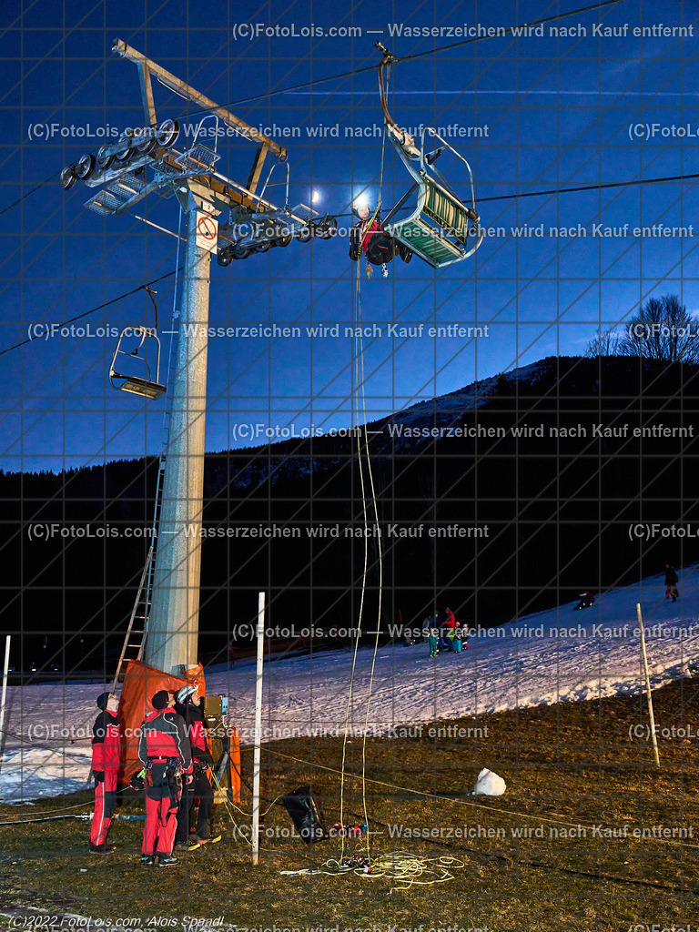 ALP0274_Liftbergeuebung_BRD-Lackenhof | (C)FotoLois.com, Alois Spandl, Liftbergeübung des Bergrettungsdienstes Lackenhof am Ötscherlift im Weitental, Mi 28. Dezember 2022.