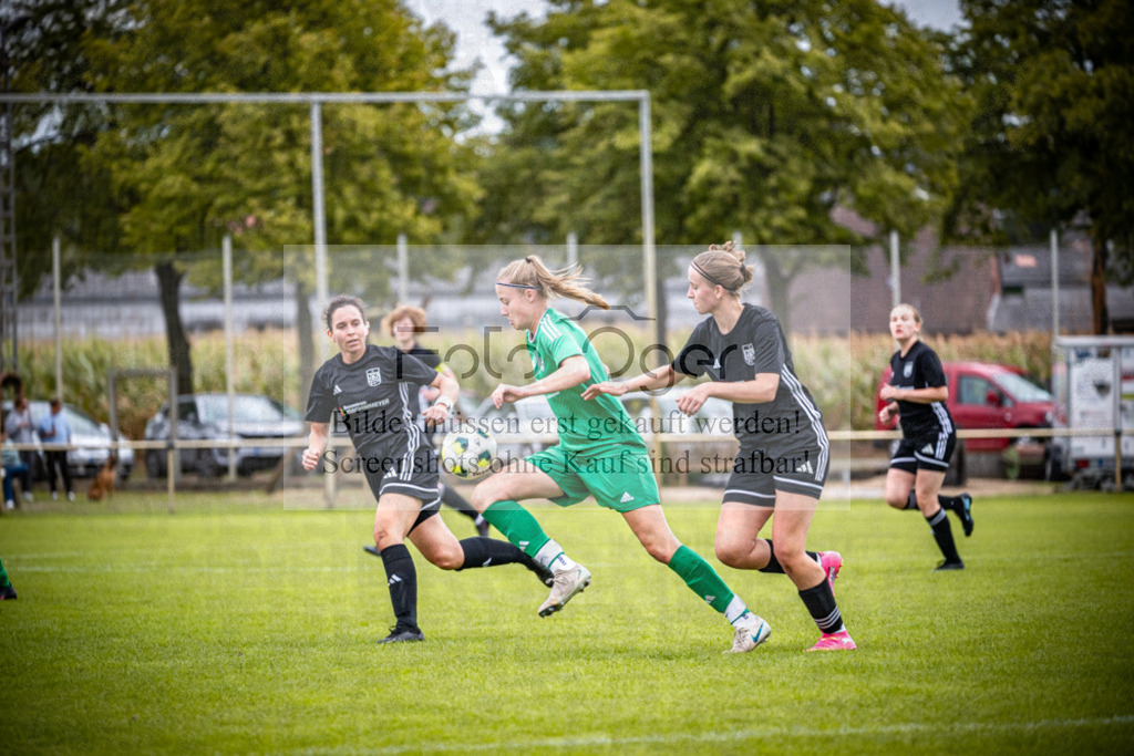 SG Bohmte/Ostercappeln/Schwagstorf - SG Hollenstede / Schwagstorf | Fr.-BZL Weser-Ems Süd · 1. Damen - SG Hollenstede / Schwagstorf · Sportplatz - Realisiert mit Pictrs.com