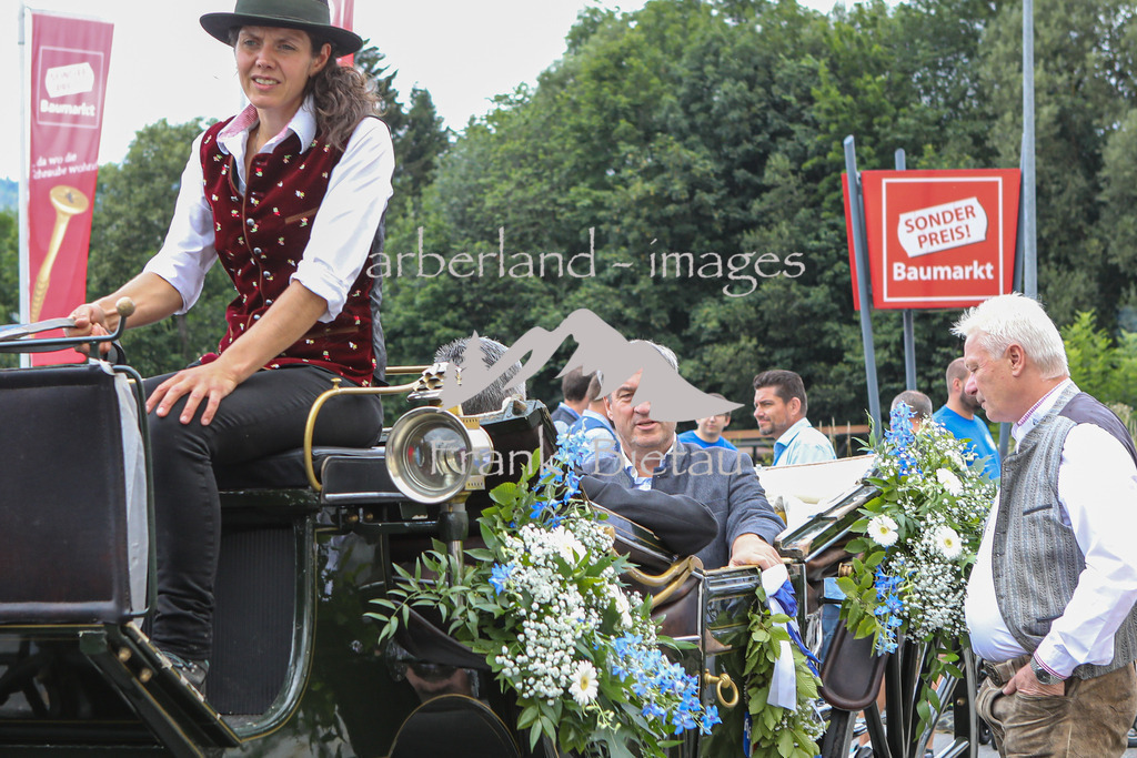 OE7A1426 | die Festeröffnung in Zwiesel mit prominentem Besuch, Ministerpräsident Markus Söder sowie Minister Hubert Aiwanger.