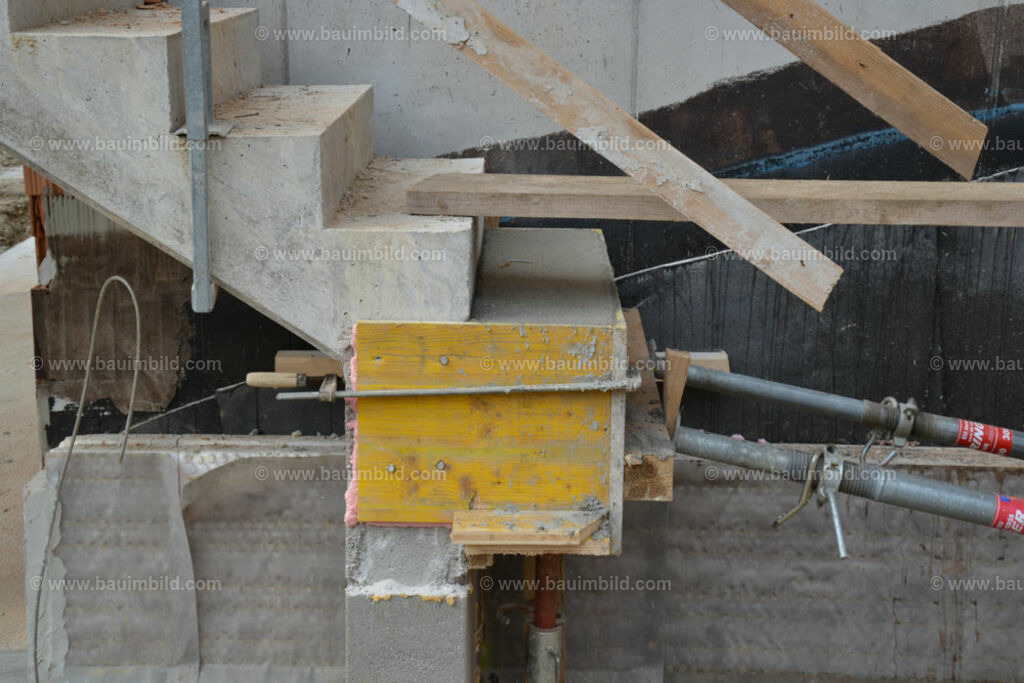 bib-lg04-betonarbeiten-treppen-0760 | Nach LV-Leistungsgruppen sortierte Detailfotos über den Bau eines Hauses. Alle Hausbau-Bilder direkt vom Urheber und Autor der Website Haus-Selber-Bauen.com