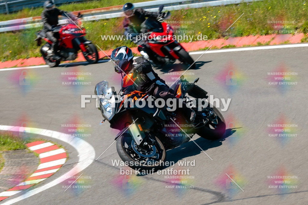 Moto-TeamOBK-22144 | Hier findet Ihr Bilder von Touristenfahrten auf der Nürburgring Nordschleife oder von anderen Veranstaltungen die ich besucht habe. Viel Spass beim Durch Schauen 