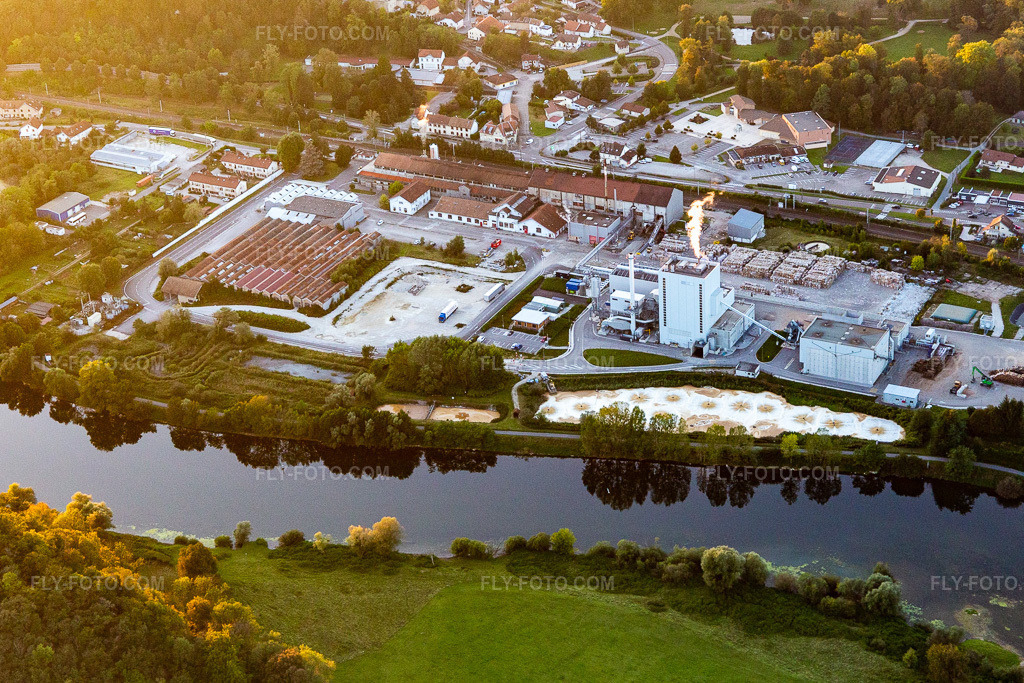 Aerial view: Gemdoubs stationery in Novillars in the state Doubles, France. – Photo: IMG_129719.jpg taken on 09/23/2021 by Werner Riehm/FLY-FOTO.com – Resolution of the original: 4917 x 3278 px