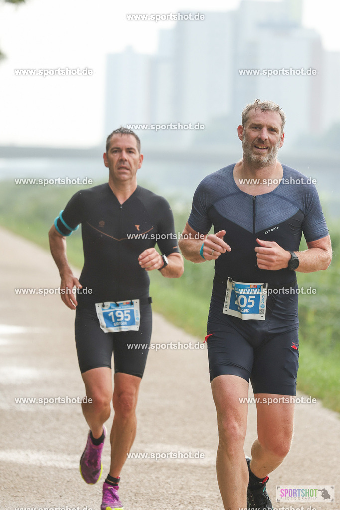 LUR_1177 | 34. M-net Erlanger Triathlon 2025 #erlangertriathlon  #mnettriathlon2025 #mnettriathlon #team #olympischedistanz #mitteldistanz #triathlon #maindonaukanal  #erlangertriathlon2025 #yourpictrs #tv1848 #tv1848erlangen  #triathlonbayern #sportinerlangen #demsportverbunden #sportshot_your_pictrs Copyright: www.sportshot.de