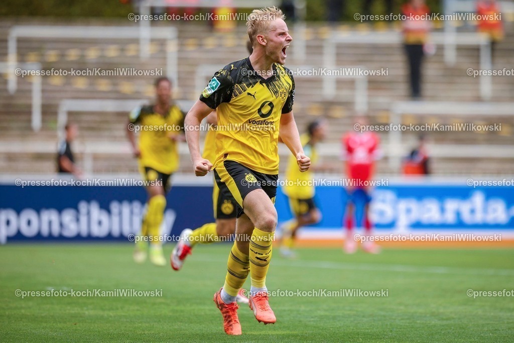 xkwi17082501032 | 17.08.2025, xkwix, Fußball, Regionalliga West, BBorussia Dortmund U23 - Wuppertaler SV, Stadion Rote Erde: Torjubel nach dem Tor zum 2:1 durch Ben Hüning (Borussia Dortmund 2 #15) 