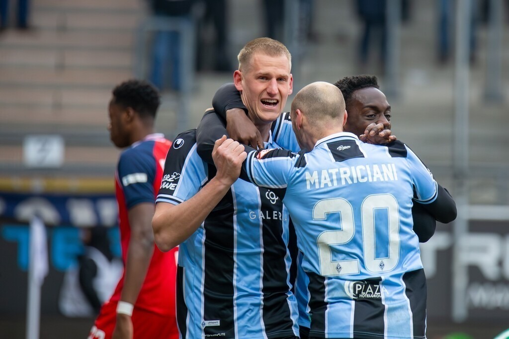 Fußball 3. Liga, Saison 2024/25, 24. Spieltag: Waldhof Mannheim gegen Hansa Rostock***Niklas Hoffmann (6, Mannheim) freut sich über sein Tor zum 5:0 | Fußball 3. Liga, Saison 2024/25, 24. Spieltag: Waldhof Mannheim gegen Hansa Rostock***Niklas Hoffmann (6, Mannheim) freut sich über sein Tor zum 5:0 - Realisiert mit Pictrs.com