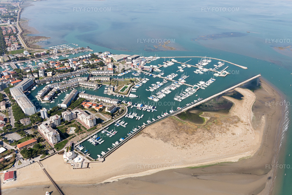 Aerial view: View of the town in Lignano Sabbiadoro in the state Udine, Italy. – Photo: IMG_098115.jpg taken on 04/03/2017 by Werner Riehm/FLY-FOTO.com – Resolution of the original: 5472 x 3648 px