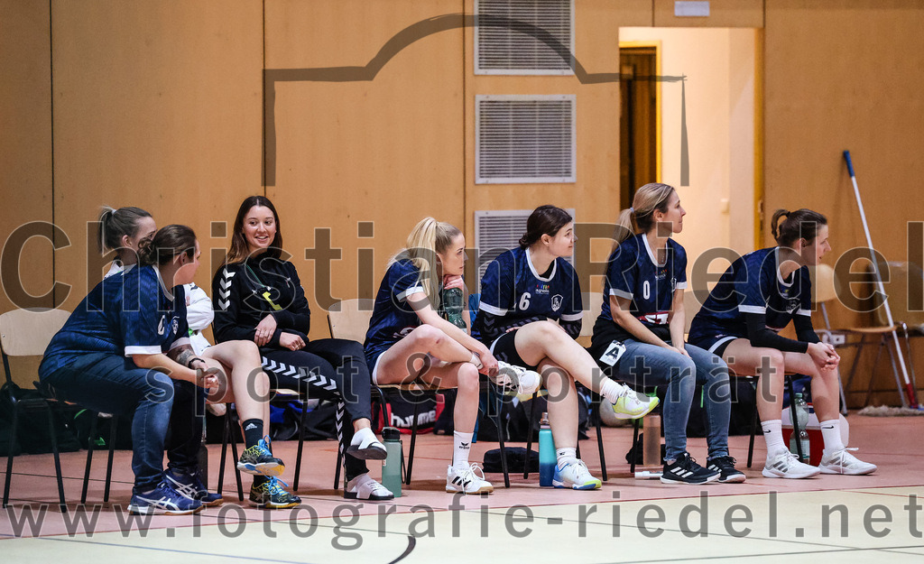 2024-02-03_015_SpVgg_Altenerding_gegen_SpVgg_Erdweg | Erding, Deutschland, 03.02.2024:
Handball, Bezirksoberliga Frauen Altbayern 2023 / 2024, 13. Spieltag, SpVgg Altenerding gegen SpVgg Erdweg, Endergebnis: 25:21

Anja Paul (SpVgg Erdweg, #16), Trainer Corina Nefzger (SpVgg Erdweg)

Foto: Christian Riedel / fotografie-riedel.net