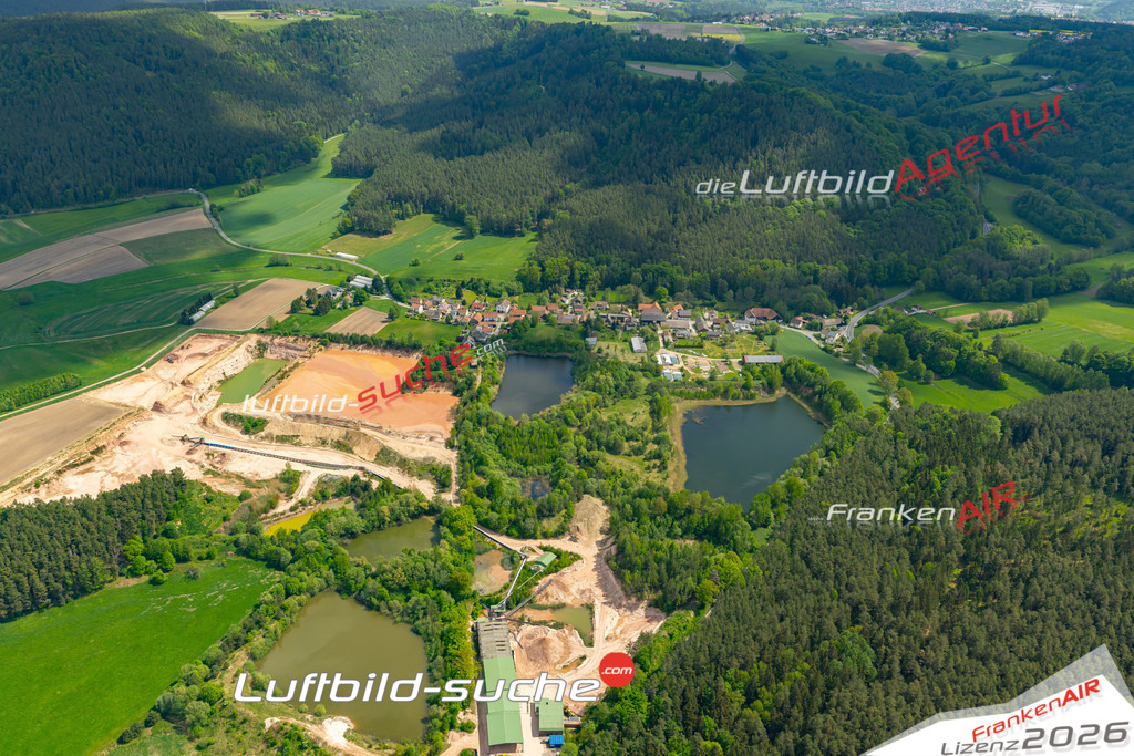 Die Luftaufnahme Burgstall - Mitwitz wurde 2022 vom Flugzeug aus (keine Drohne) erstellt. Hohe Auflösung -für große Poster und Wandbilder geeignet - Garantiert!
