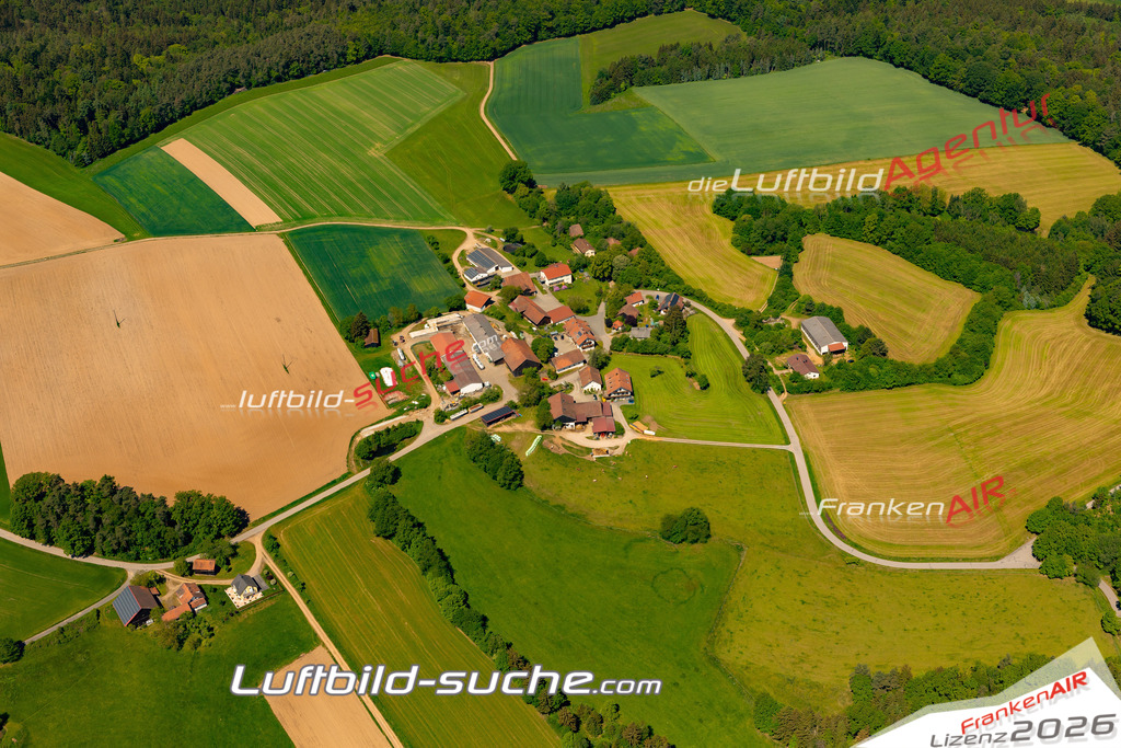 Das Luftbild zeigt : Loibling Roding - Die Luftaufnahme wurde 2024 vom UL-Flugzeug aus erstellt ( keine Drohne ) - Hochauflösende Luftaufnahme - Für grossformatige Ausdrucke geeignet. Die Geschenkidee !Mit Lizenz und Bildrechte bestellbar