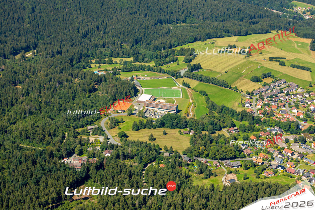 Das Luftbild zeigt : BLSV Sportcamp Nordbayern Bischofsgrün - Die Luftaufnahme wurde 2023 vom UL-Flugzeug aus erstellt ( keine Drohne ) - Hochauflösende Luftaufnahme - Für grossformatige Ausdrucke geeignet. Die Geschenkidee !Mit Lizenz und Bildrechte bestellbar