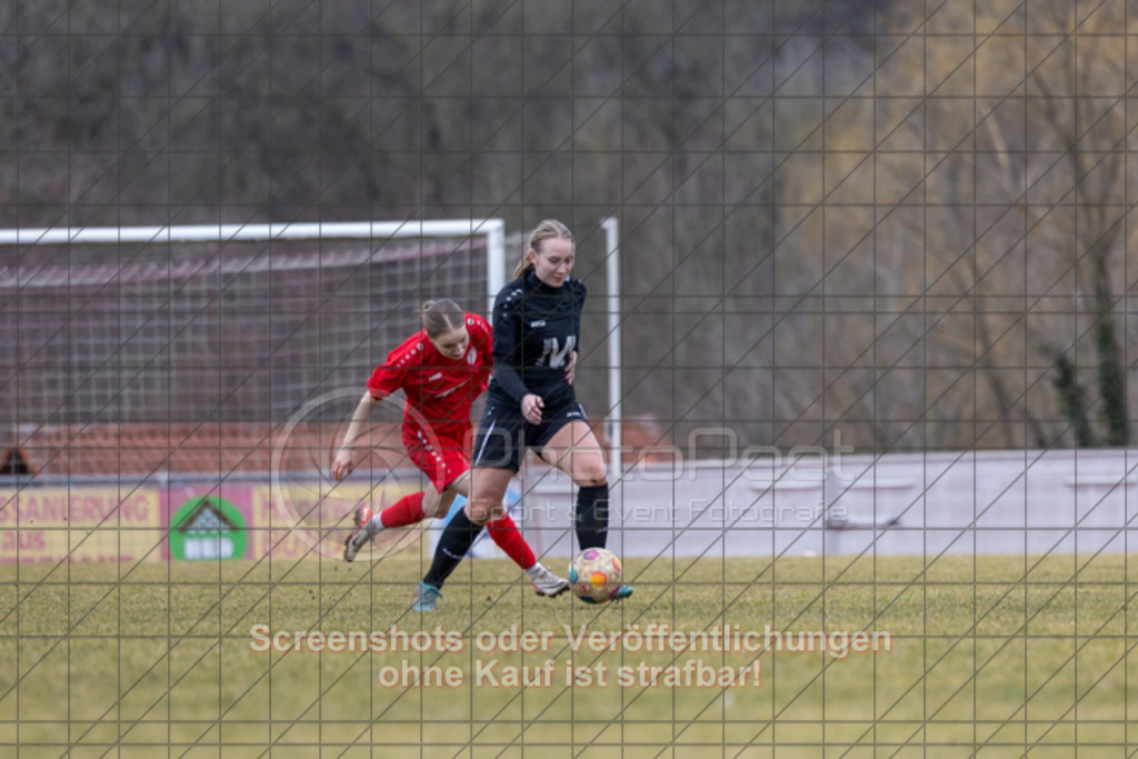 20250223_141725_0597 | #,1.FC Donzdorf (rot) vs. TSV Tettnang (schwarz), Fussball, Frauen-WFV-Pokal Achtelfinale, Saison 2024/2025, Rasenplatz Lautertal Stadion, Süßener Straße 16, 73072 Donzdorf, 23.02.2025 - 13:00 Uhr,Foto: PhotoPeet-Sportfotografie/Peter Harich