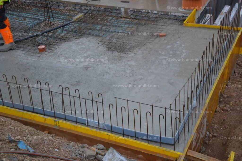 bib-lg04-betonarbeiten-0586 | Nach LV-Leistungsgruppen sortierte Detailfotos über den Bau eines Hauses. Alle Hausbau-Bilder direkt vom Urheber und Autor der Website Haus-Selber-Bauen.com