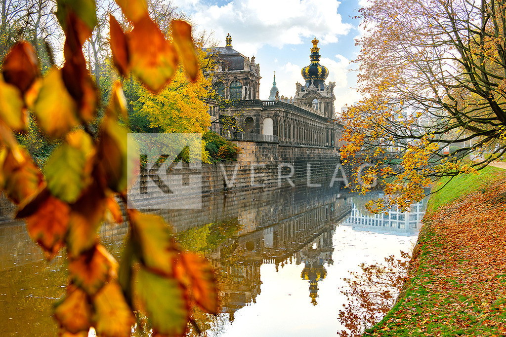 Dresden-Zwinger-Kronentor-Herbst_0U3A4336 | Herbstliche Stimmung am Kronentor dem Eingang zum Zwinger - Realisiert mit Pictrs.com