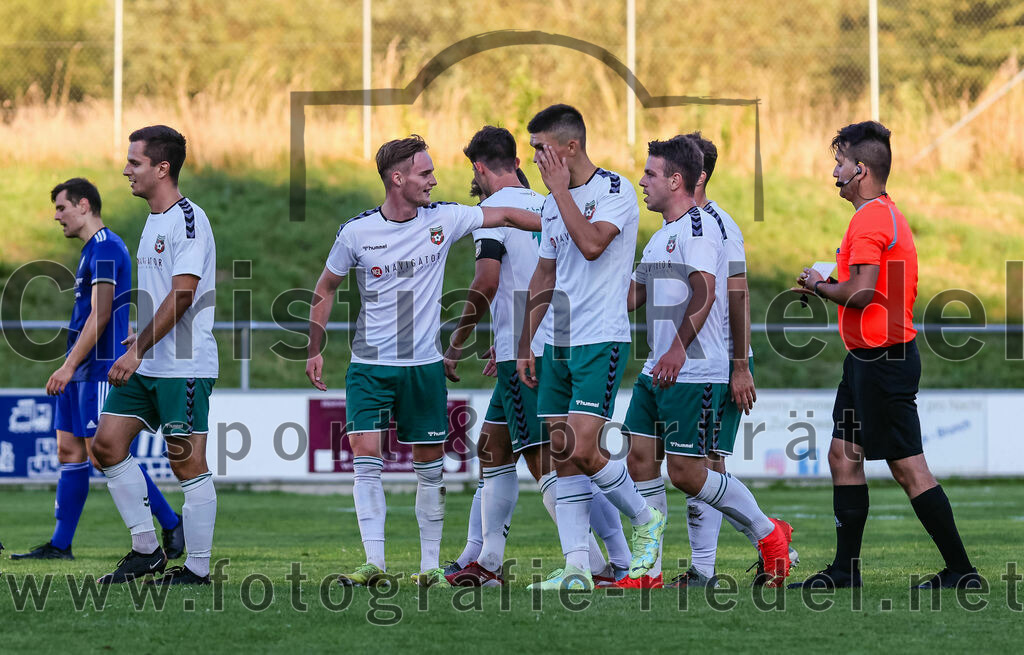 2023-08-01_080_FC_Schwaig_gegen_FC_Deisenhofen | Oberding, Deutschland, 01.08.2023:
Fußball, Toto-Pokal 2023 / 2024, 1. Spieltag, FC Schwaig gegen FC Deisenhofen, Endergebnis: 2:3

Jubel nach dem 1:0 durch Vincent Sommer (FC Schwaig, #10)

Foto: Christian Riedel / fotografie-riedel.net