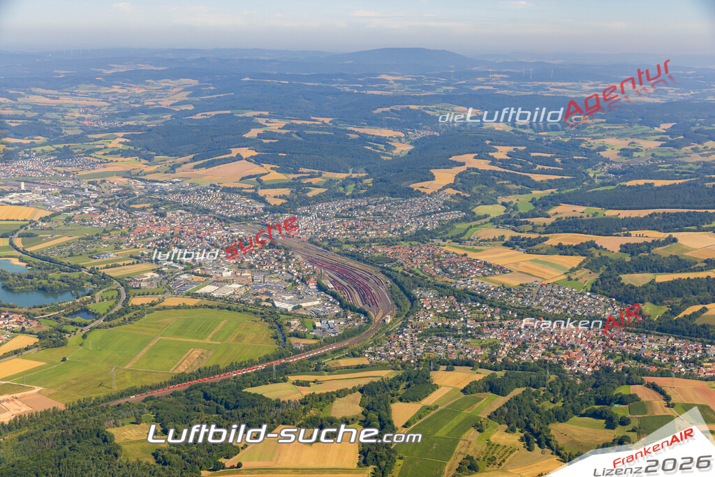 Luftaufnahme der Stadt Bebra - Die Luftaufnahme wurde 2025 vom UL-Flugzeug heraus erstellt ( keine Drohne ) - Hochauflösende Luftaufnahme - für professionelle Ausdrucke geeignet. Die Geschenkidee !Hier alle&nbsp;Infos zur Lizenzierung der LuftaufnahmeWir fliegen auch dieses Jahr wieder in Ihre Region um Luftbilder zu erstellen.- Luftbild anfragen