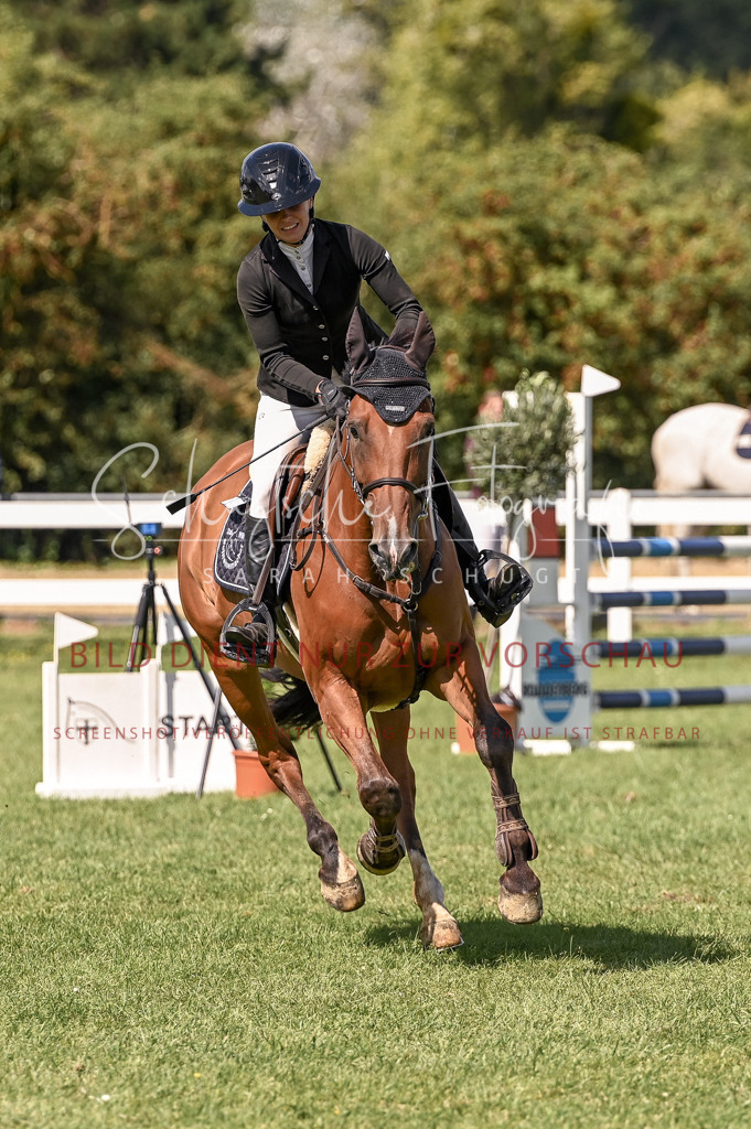 Schugtsche-Düren.2024-09.Springprf.L-189 | Schugtsche Fotografie - Realisiert mit Pictrs.com