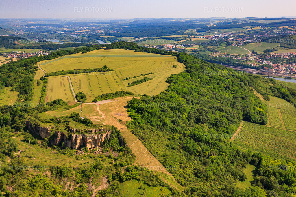 Aerial view: Stromberg above the Moselle in Contz-les-Bains in the state Moselle, France. – Photo: IMG_29620.jpg taken on 06/27/2010 by Werner Riehm/FLY-FOTO.com – Resolution of the original: 4523 x 3015 px