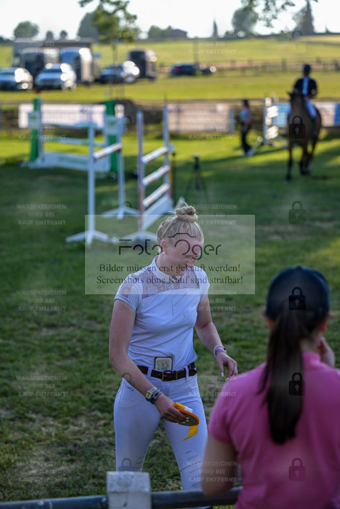 Reitturnier Voxtrup | Entdecke hochwertige Reitturnierfotos von Foto Oger. Professionell, emotional und authentisch – jetzt Lieblingsmomente im Shop bestellen. - Realisiert mit Pictrs.com