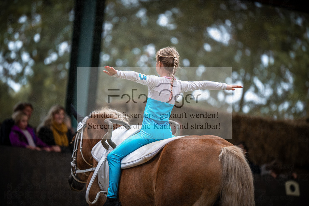 DOS_0125 | Entdecke hochwertige Reitturnierfotos von Foto Oger. Professionell, emotional und authentisch – jetzt Lieblingsmomente im Shop bestellen.Deutschlandweite Turnierfotografie. - Realisiert mit Pictrs.com