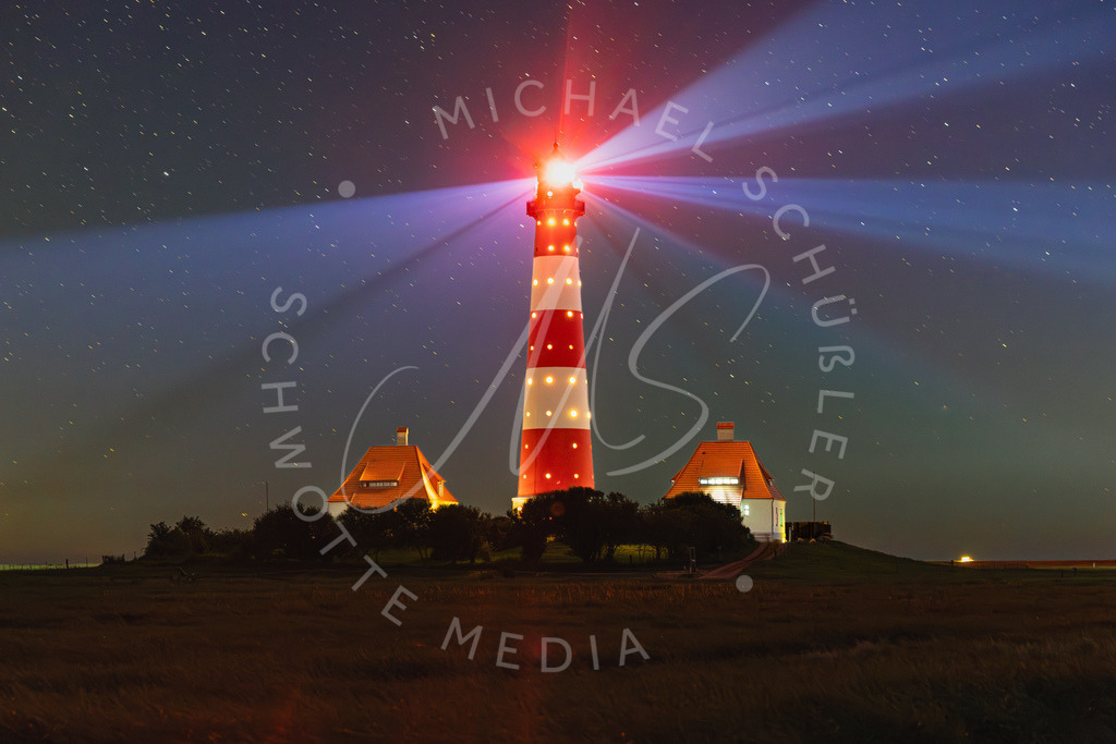 2025-08-18 Westerhever Leuchtturm Nachtaufnahme 006 | Schwotte Media - Realisiert mit Pictrs.com