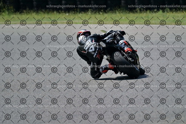 26BT02-1448 | markuskiefer.com - Realisiert mit Pictrs.com