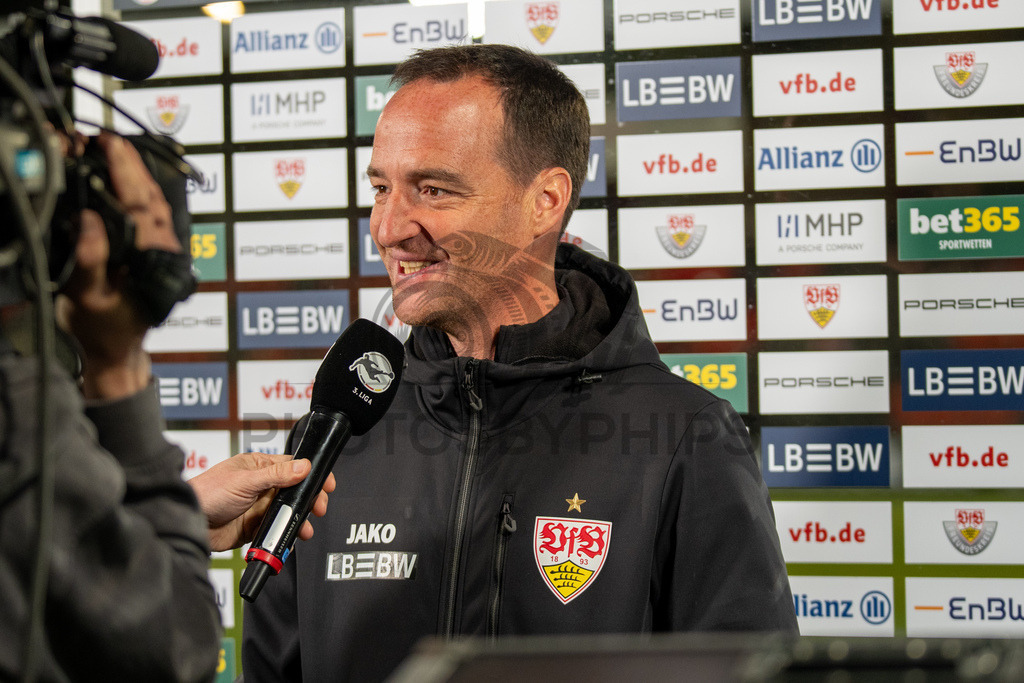 VfB Stuttgart II vs. SSV Ulm 1846 Fussball, Fussball, 3. Liga, 32. Spieltag, 08.04.2026 | Nico Willig (Trainer VfB Stuttgart II) im Interview nach Abpfiff,VfB Stuttgart II vs. SSV Ulm 1846 Fussball, Fussball, 3. Liga, 32. Spieltag, 08.04.2026DFB regulations prohibit any use of photographs as image sequences and/or quasi-video