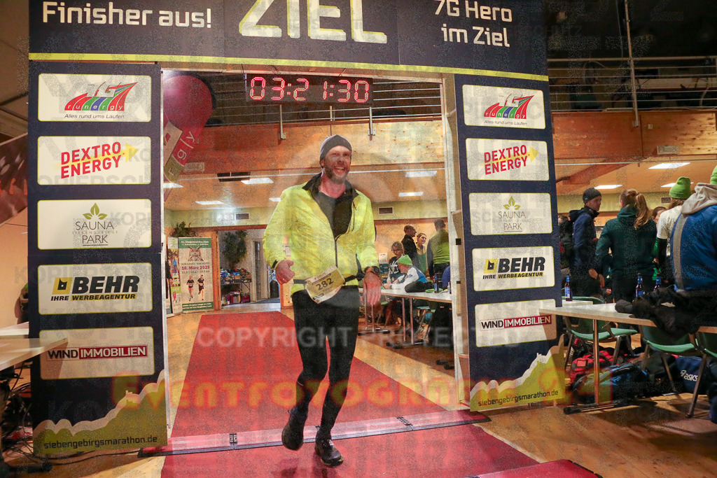 241208_1224_EX1_7618 | Sportfotografie im Rhein-Sieg Kreis, Köln, Bonn, NRW, Rheinland Pfalz, Hessen, etc. Unser Tätigkeitsfeld umfasst den Laufsport vom Volkslauf über den Marathon, Duathlon, Triathon bis zum Ultralauf wie Kölnpfad Ultra oder Schindertrail.