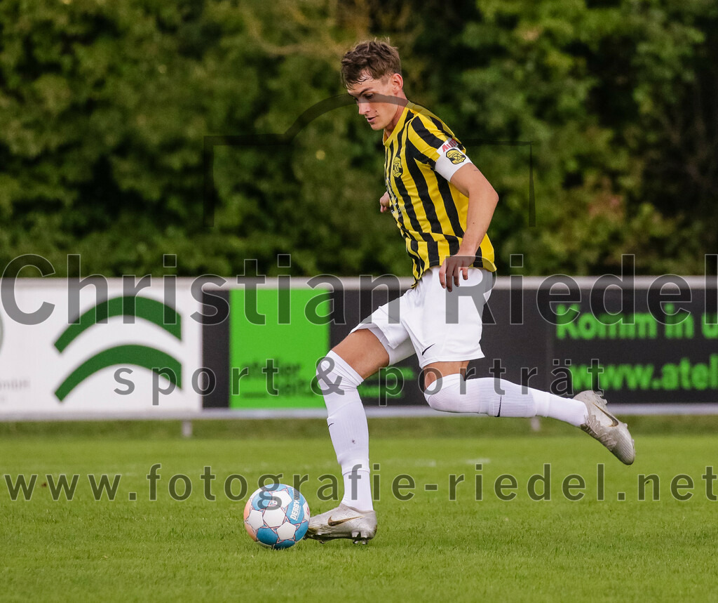 2023-07-29_045_FC_Moosinning_gegen_TuS_Raubling | Moosinning, Deutschland, 29.07.2023:
Fußball, Bezirksliga Oberbayern Ost 2023 / 2024, 1. Spieltag, FC Moosinning gegen TuS Raubling, Endergebnis: 0:7

Dennis Stauf (FC Moosinning, #15)

Foto: Christian Riedel / fotografie-riedel.net