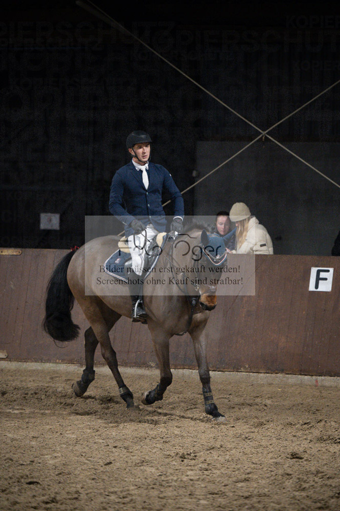 Hallenreittunier Voxtrup 2023 | Entdecke hochwertige Reitturnierfotos von Foto Oger. Professionell, emotional und authentisch – jetzt Lieblingsmomente im Shop bestellen.Deutschlandweite Turnierfotografie. - Realisiert mit Pictrs.com