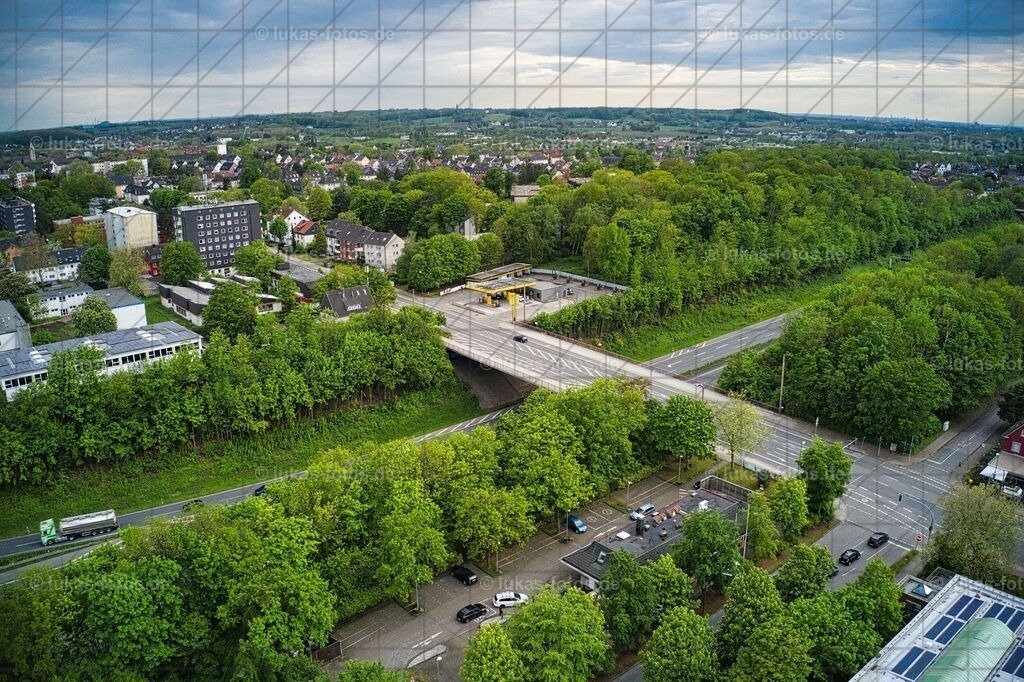 2021-05 LUFT Brücke Bahnhofstraße JET Foto Lukas 1 | Luftbilder Castrop-Rauxel und Fotos vom VfL Bochum kaufen im Webshop der Bilder von Jens Lukas: lukas-fotos - Realisiert mit Pictrs.com