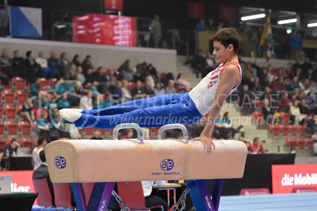 Schweizer Meisterschaften Kunstturnen Mannschaften Männer (B) - 22. November 2025 | Schweizer Meisterschaften Kunstturnen Mannschaften Männer (B)AXA Arena, WinterthurBild: Sportfotografie Markus Aeschimann | www.markus-aeschimann.ch - Realisiert mit Pictrs.com