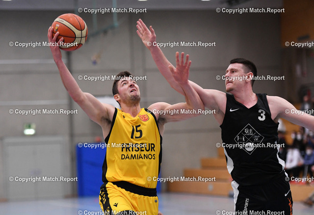 Basketball Regionalliga SV03 Tuebingen - TSG Reutlingen | Basketball 2021/2022    13.02.20221.Regionalliga SuedwestSV03 Tuebingen - TSG ReutlingenRouven Haenig (SV03 Tuebingen,li) gegen David Grubic (TSG Reutlingen,re)FOTO: ULMER PressebildagenturxxNOxMODELxRELEASExx