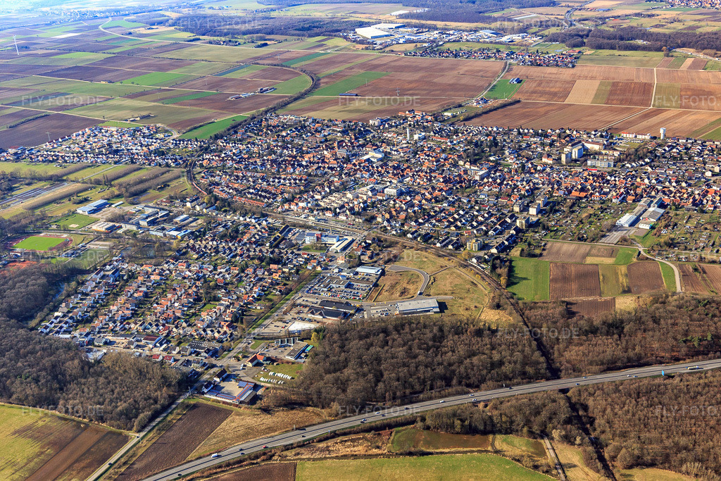 Luftbild: Stadtübersicht aus Südosten in Kandel im Bundesland Rheinland-Pfalz in Deutschland. Foto: IMG_097213.jpg vom 10.03.2017 durch Werner Riehm/FLY-FOTO.de