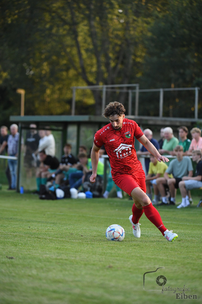 TuS Eversten-SG FriPe | Herren Kreisliga; TuS Eversten (mint)-SG FriPe (rot) am 15.08.2025 in Oldenburg (Sportanlage TuS Eversten), Photo: Philip Eiben 2025 - Realisiert mit Pictrs.com
