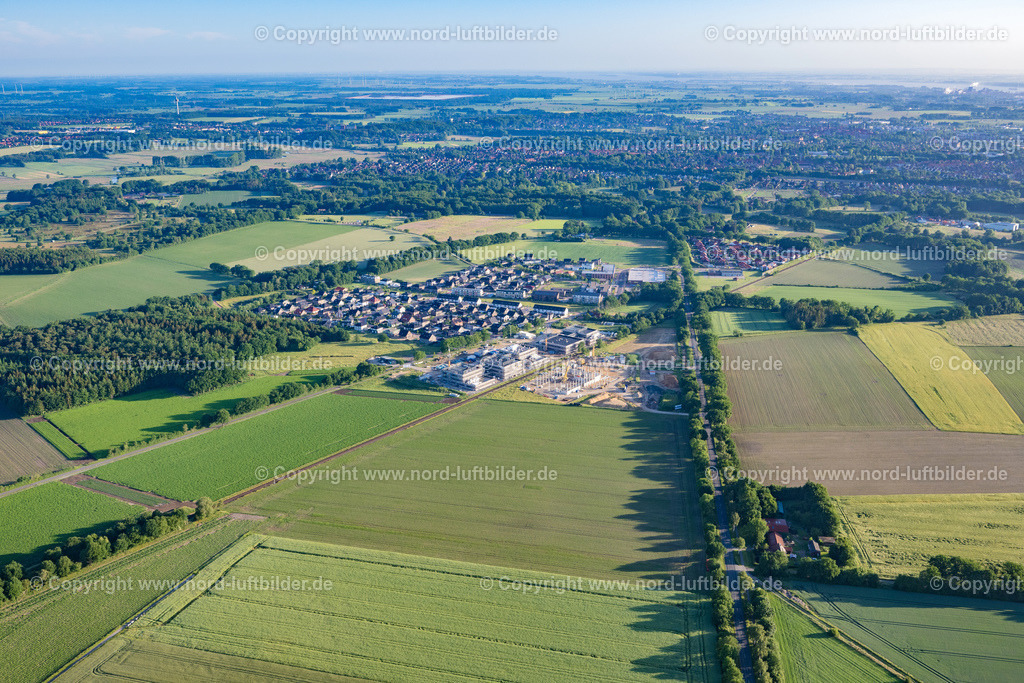 Stade_Riesförde_Baugebiet_Bildungscampus_ELS_9442100322 | STADE 10.06.2022 Baustelle zum Neubau des Gebäudekomplexes des Weiterbildungs- und Bildungszentrums an der Straße Stadtweg im Ortsteil Riensförde in Stade im Bundesland Niedersachsen, Deutschland. Weiterführende Informationen bei: Claudia Blaurock  Landschaftsarchitektur,  GOLDBECK GmbH,  gmp International GmbH. // Construction site for the new building complex of the education and training center on street Stadtweg in the district Riensfoerde in Stade in the state Lower Saxony, Germany. Further information at: Claudia Blaurock  Landschaftsarchitektur,  GOLDBECK GmbH,  gmp International GmbH. Foto: Martin Elsen