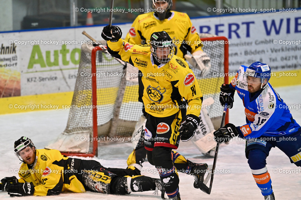 ESC SPARKASSE STEINDORF vs. MET PHOTOVOLTAIK HORNETS SPITTAL | #12 Glavic Gasper EC Hornets Spittal, #81 Wassermann Matthias EC Hornets Spittal, #19 Friedrich Lukas ESC Steindorf, ESC SPARKASSE STEINDORF vs. MET PHOTOVOLTAIK HORNETS SPITTAL, ESC SPARKASSE STEINDORF vs. MET PHOTOVOLTAIK HORNETS SPITTAL am 22.11.2025 in Steindorf (Ossiachersee Halle), Austria, (Photo by Bernd Stefan)
