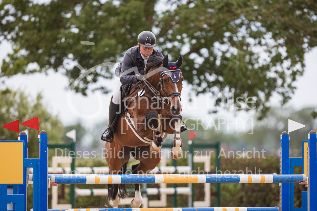 240614_Lemwerder_M2-Springen-432 | Deine schönsten Turniermomente als professionelle Fotos! Entdecke hochwertige Pferdesport-Fotografie im Online-Shop. Jetzt Fotos finden & bestellen!