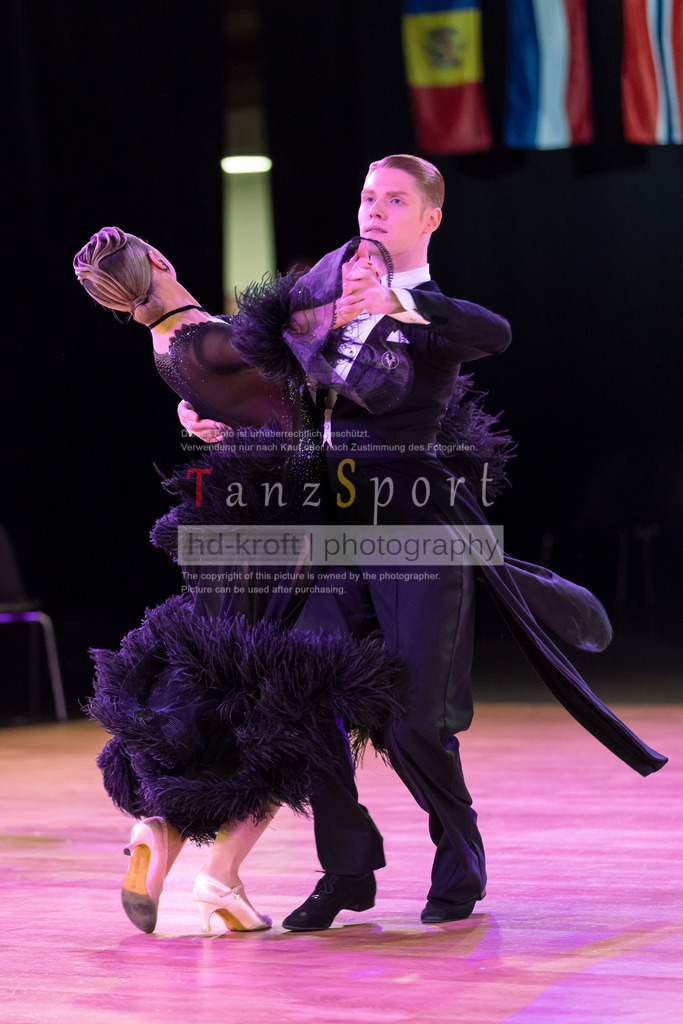 20241215_WDSF_Int_Open_Std-Riga-8746 | Tanzsportbilder, Standardtanz, Lateintanz, WDSF, DTV, LTVB, dancecomp, goc, hessen tanzt, blaues band der spree, walzer, tango, wiener walzer, slowfox, quickstepp, samba, rumba, cha-cha-cha, paso doble. jive, hd-kroft photography, turniertanzsport