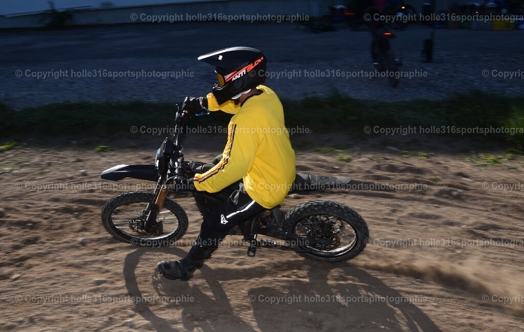 DSC_0194 | Sportfotografie , Motorsport, Motoross, Reitsport, Mointainbike, Enduro,
Landschaft , Outdoor, Eventfotografie, Landschaft, Bilder online bestellen - Realisiert mit Pictrs.com