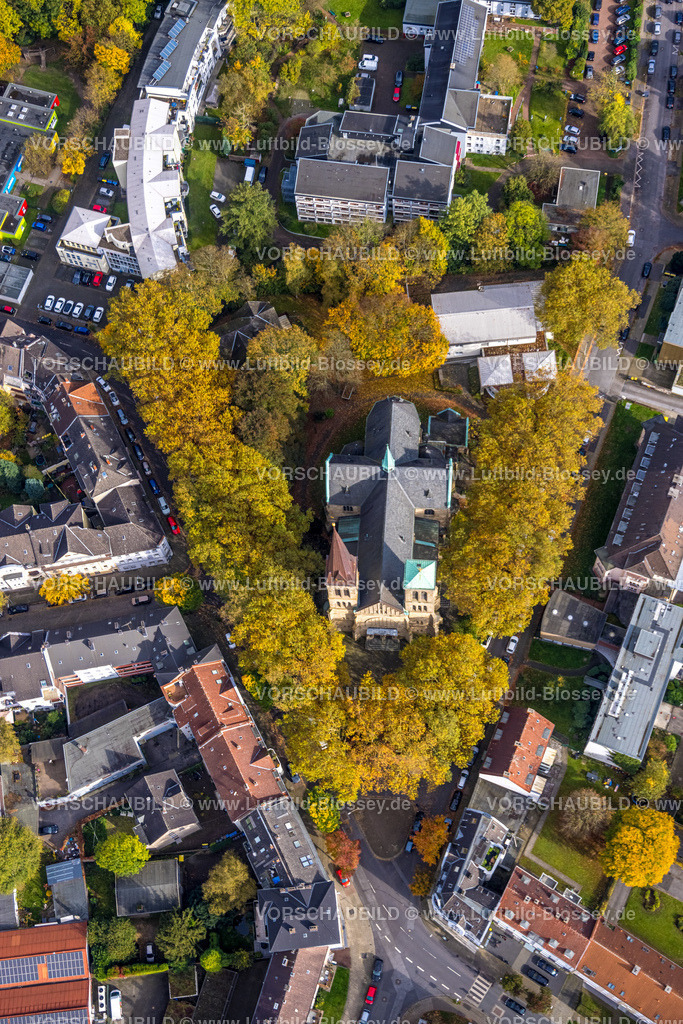 Herne241015702 | Luftbild, Herz-Jesu-Kirche und Eva-von-Tiele-Winckler Haus evangelisches Johanneswerk gGmbH, V-förmige Baumallee, Herne-Mitte, Herne, Ruhrgebiet, Nordrhein-Westfalen, Deutschland