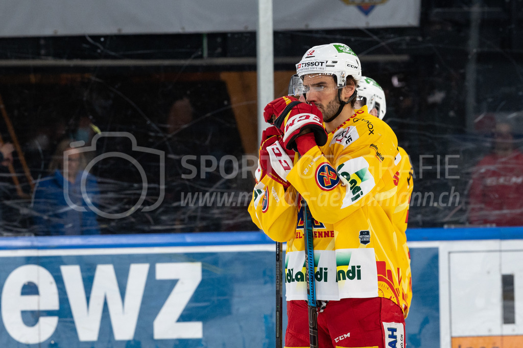 Playoffs: ZSC Lions - EHC Biel-Bienne | 04.04.2022, Zurich, Hallenstadion, Playoffs: ZSC Lions - EHC Biel-Bienne, leerer Blick bei #32 Noah Schneeberger (Biel) nach dem Aus. - Realisiert mit Pictrs.com