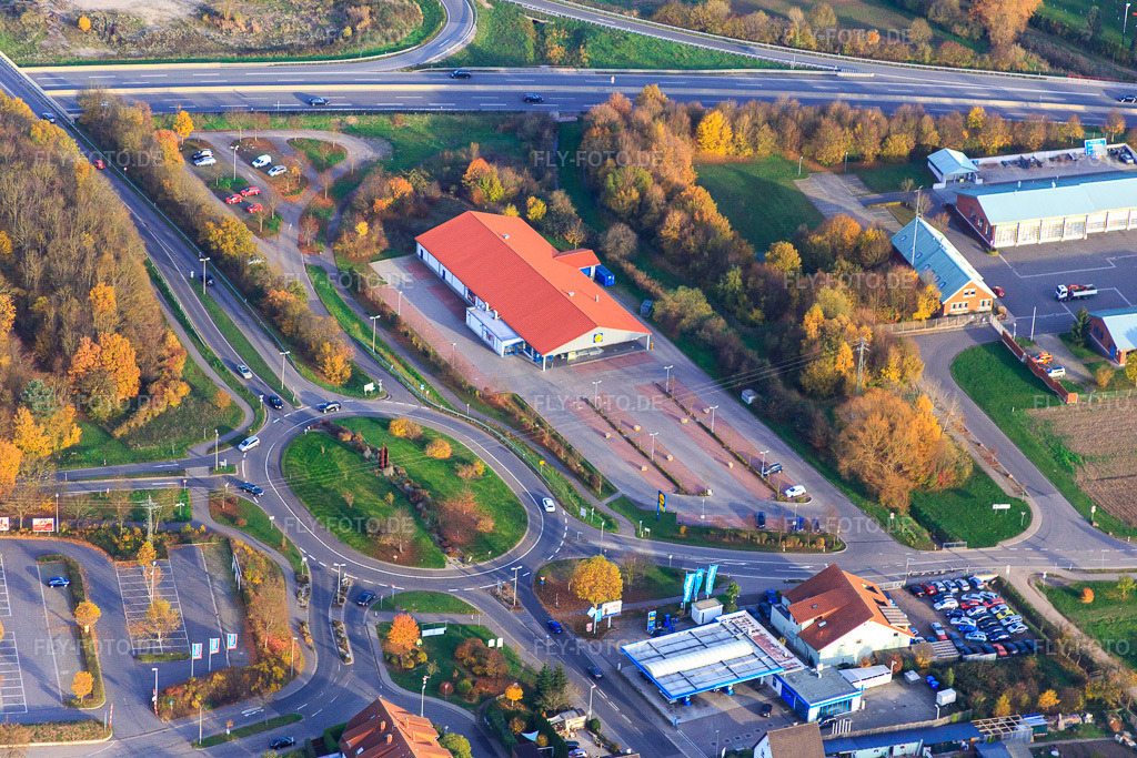 Luftbild: LIDL in Kandel im Bundesland Rheinland-Pfalz in Deutschland. Foto: IMG_085238.jpg vom 08.11.2015 durch Werner Riehm/FLY-FOTO.deLidl lohnt sich - Lokal bei Dir vor Ort und Online