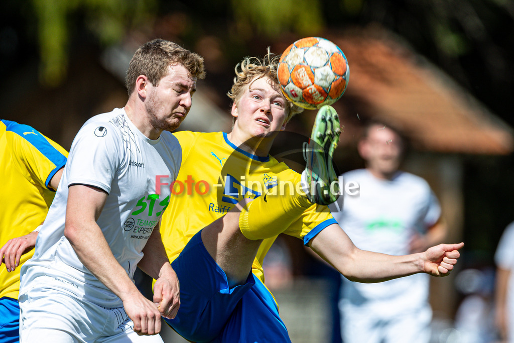 SC Böbing vs SG SV Eberfing/SV Söchering | Abstiegs Qualifikationsrunde A-Klasse Gruppe P, SC Böbing vs SG SV Eberfing/SV Söchering, 20240414,
Duell zwischen Daniel PROBST (SCB 7) und Stefan NEBL (SVES 8),
2024-04-14 in Böbing (Sportplatz Böbing)
7 Daniel PROBST (SCB 7), 8 Stefan NEBL (SVES 8)
Copyright: WolfgangxLindner foto-lindner.de