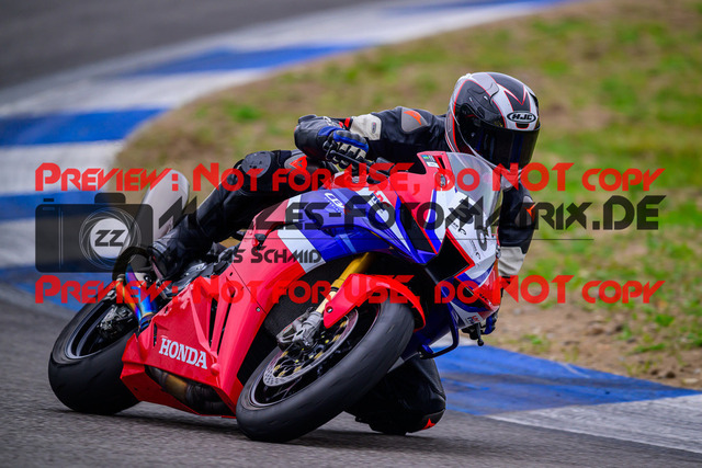 MaZZes_Fotomatrix_20250421_6007705_7639 | WEISS