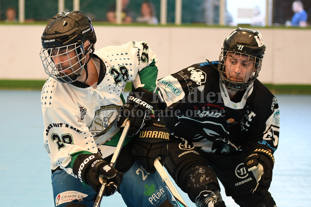 Deggendorf Pflanz : Bissendorfer Panther | Stefan Bauer (Deggendorf Pflanz Herren 1) im Zweikampf - Realisiert mit Pictrs.com