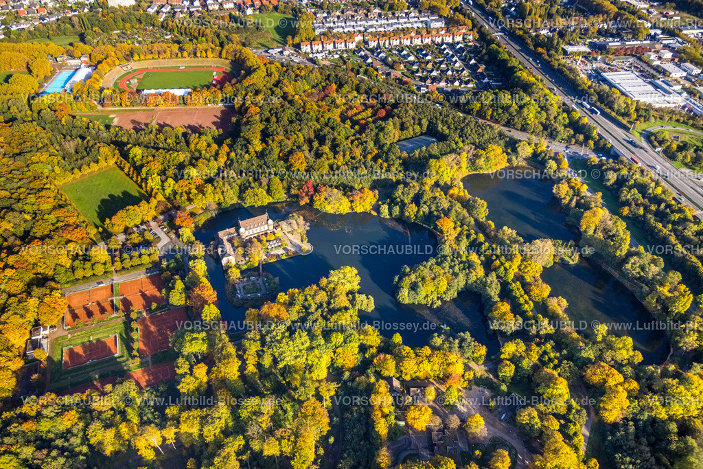 Gladbeck221005529 | Luftbild, Wasserschloss Wittringen, Schlossteich, Wittringer Wald in bunten Herbstfarben, Butendorf, Gladbeck, Ruhrgebiet, Nordrhein-Westfalen, Deutschland